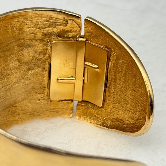 Vintage Signed Kenneth Lane Matte Gold Wide Hinged Cuff Bracelet KJL 1.5”x 6.5” - Picture 7 of 16